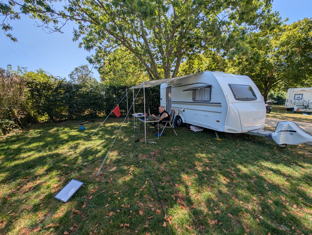Station F/HB9VKL mobile portable en France, caravane et antenne verticale